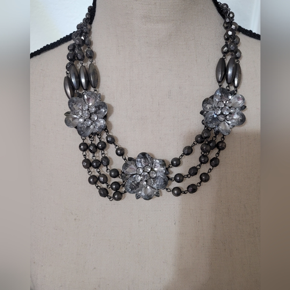 Lane Bryant Beautiful Flower Bling Necklace Used...Bougie !!!..strand beads miss - Picture 1 of 11